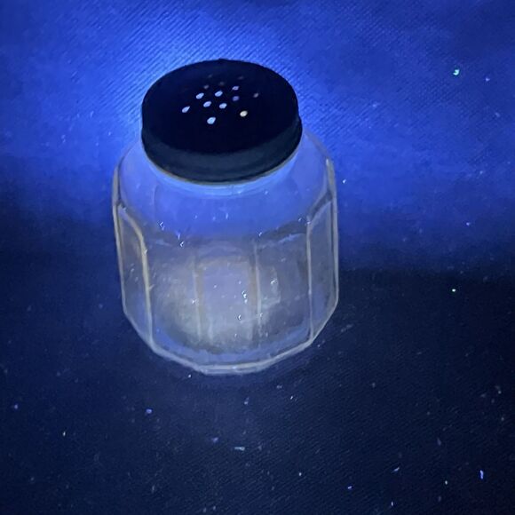 Vintage G. C. Co Paneled Clear Glass Black Metal Lid Salt & Pepper Shaker-UV - Picture 3 of 15